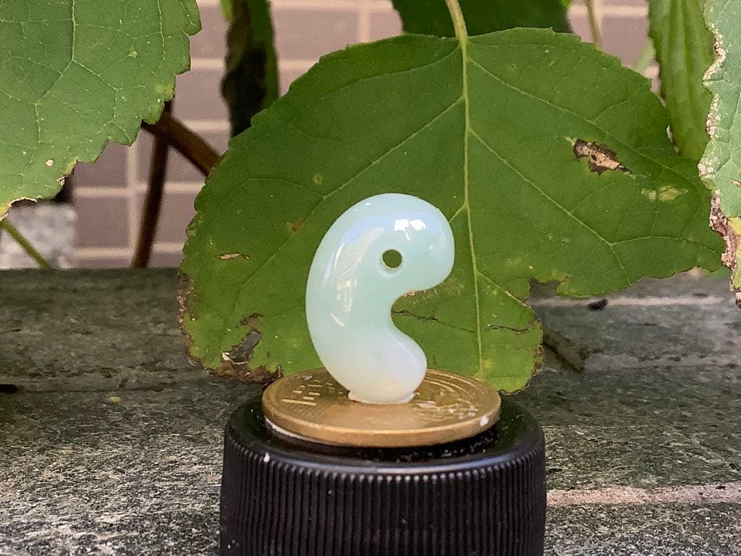 ✳最高峰*高品質とろとろのロウカン‼️ 糸魚川翡翠勾玉　本物をお持ちくださ…