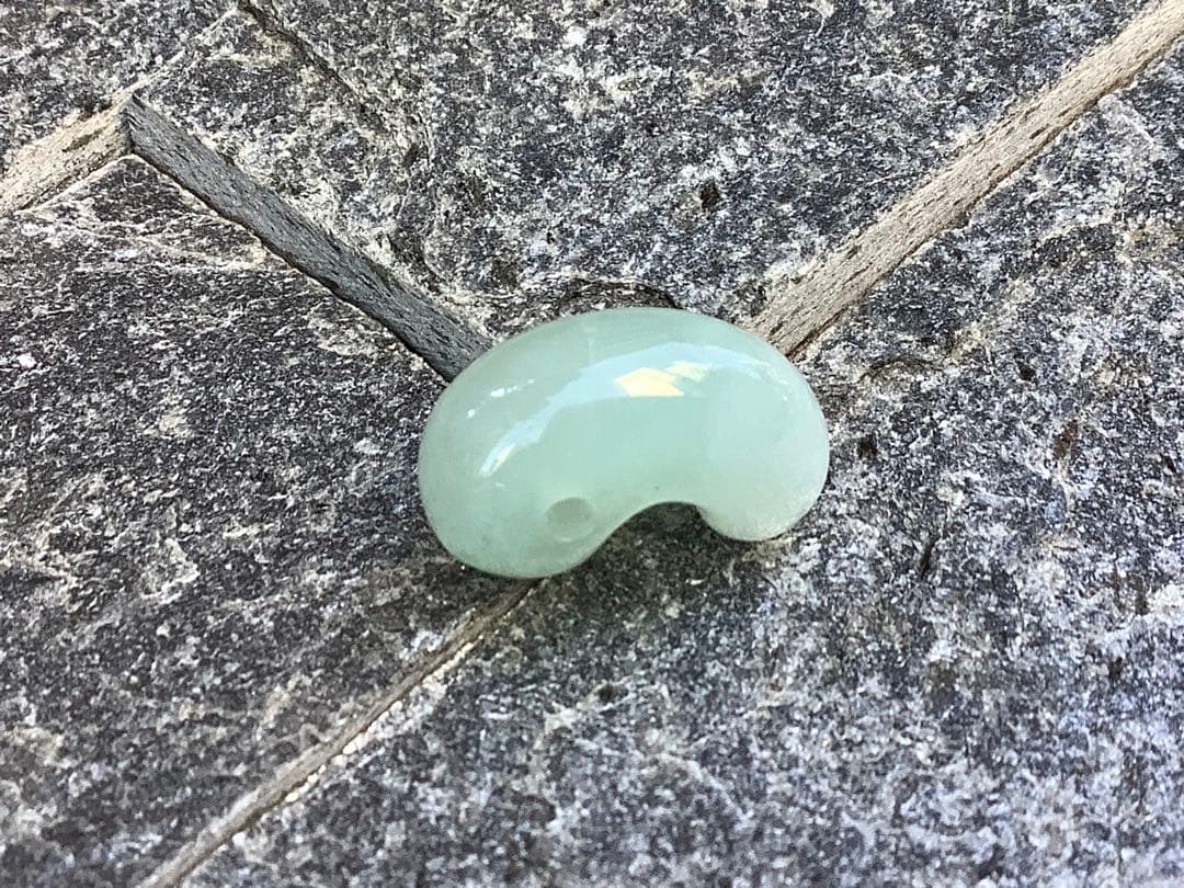 ✳最高峰*高品質とろとろのロウカン‼️ 糸魚川翡翠勾玉　本物をお持ちくださ…