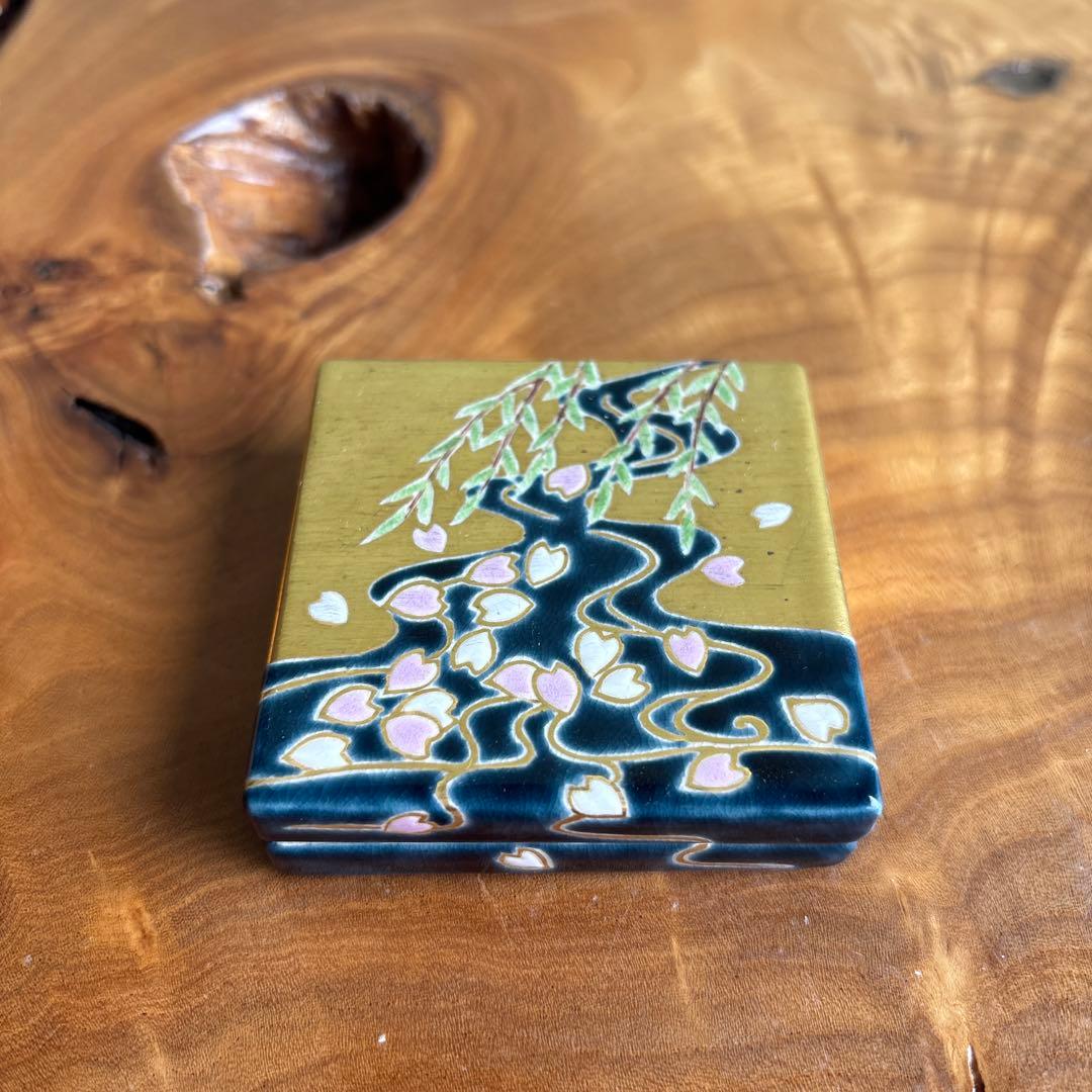 色絵柳桜流水 香合 藤谷芳哉造 水無月窯 茶道具 共箱