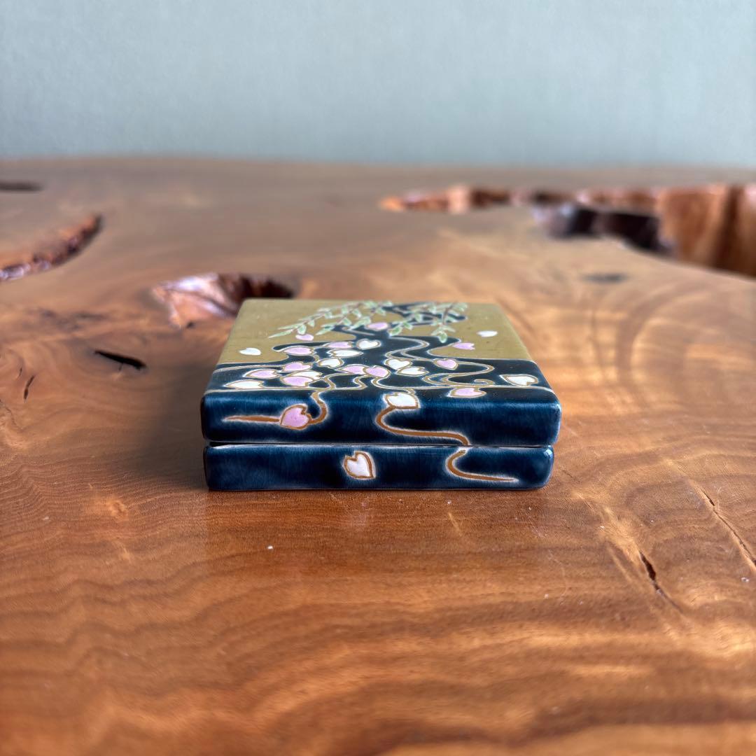 色絵柳桜流水 香合 藤谷芳哉造 水無月窯 茶道具 共箱