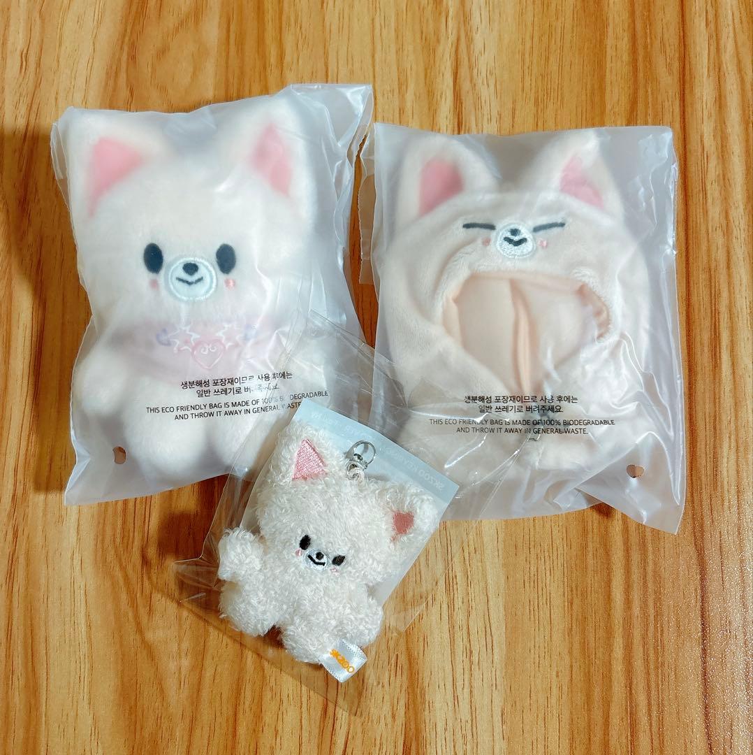 stray kids 5'CLOCK フォクシニーぬいぐるみ　服　マイクロ