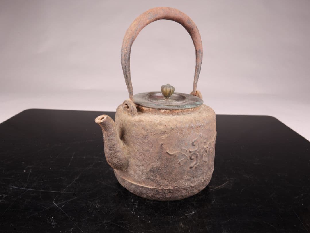 K1280 鉄瓶 【金龍堂造】 花刻 重量1250g 容量1000ml 水漏なし