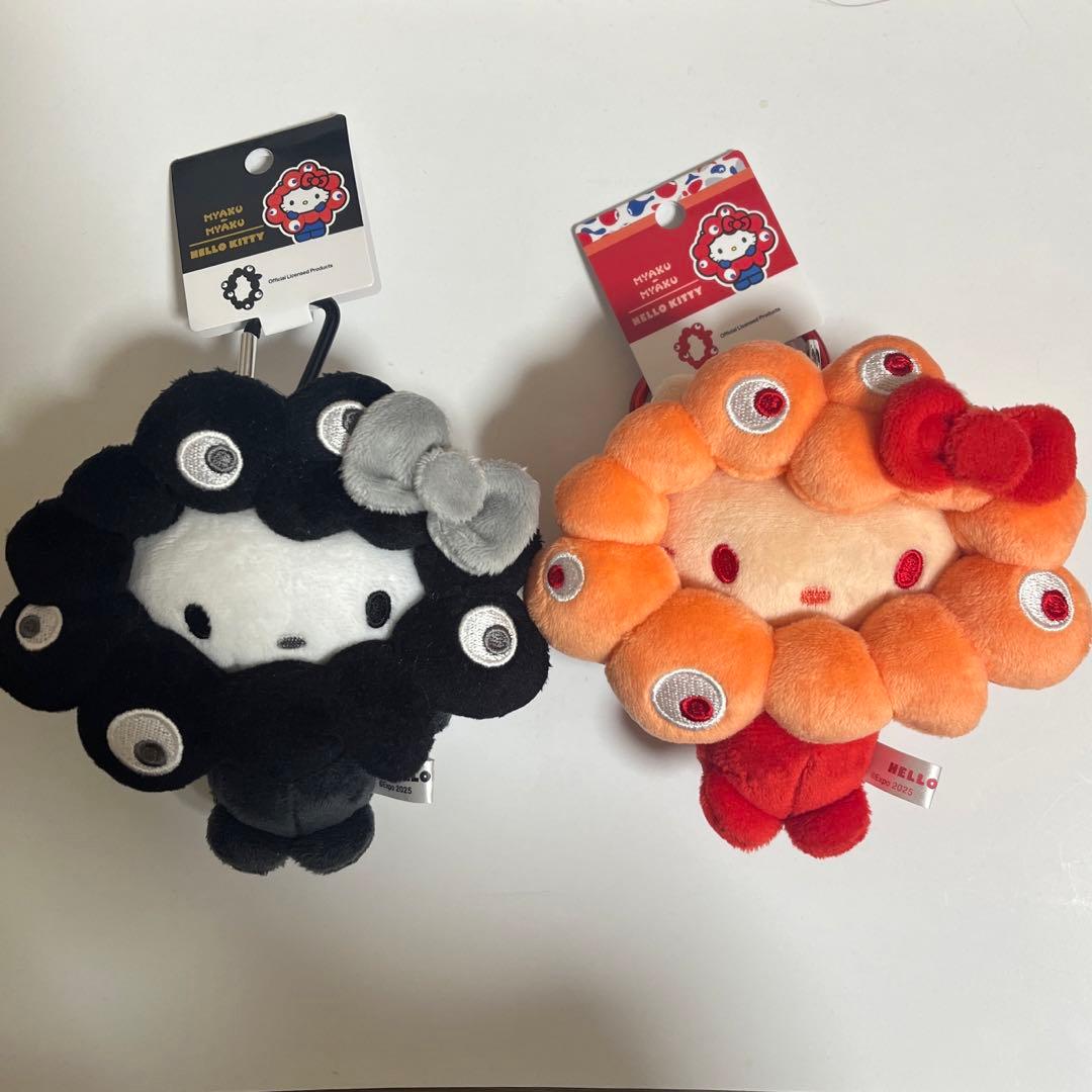 関西万博　サンリオ　ミャクミャク　なりきり　キティカラビナ　黒　推しカラー　2点