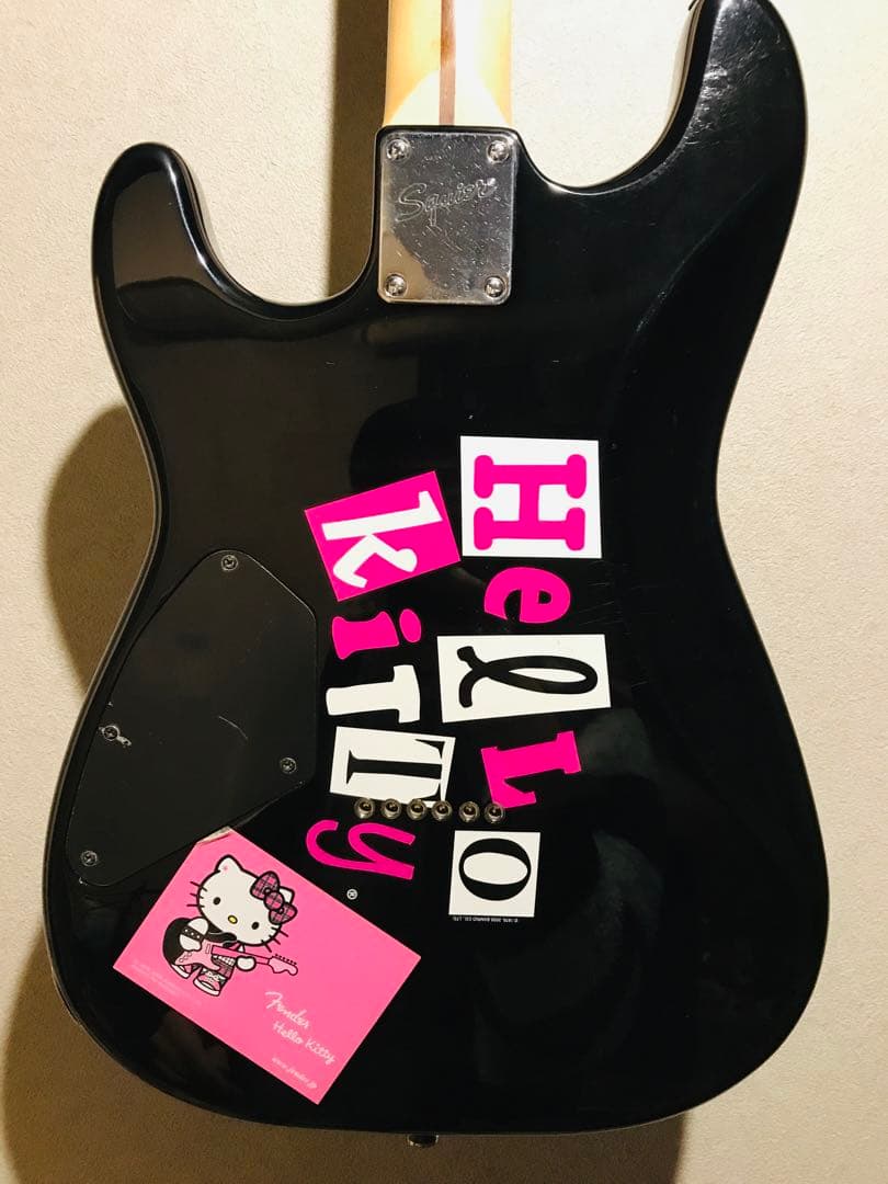 値下げ‼️超レア‼️ブラックのSquier ストラトキャスター ハローキティデザイン