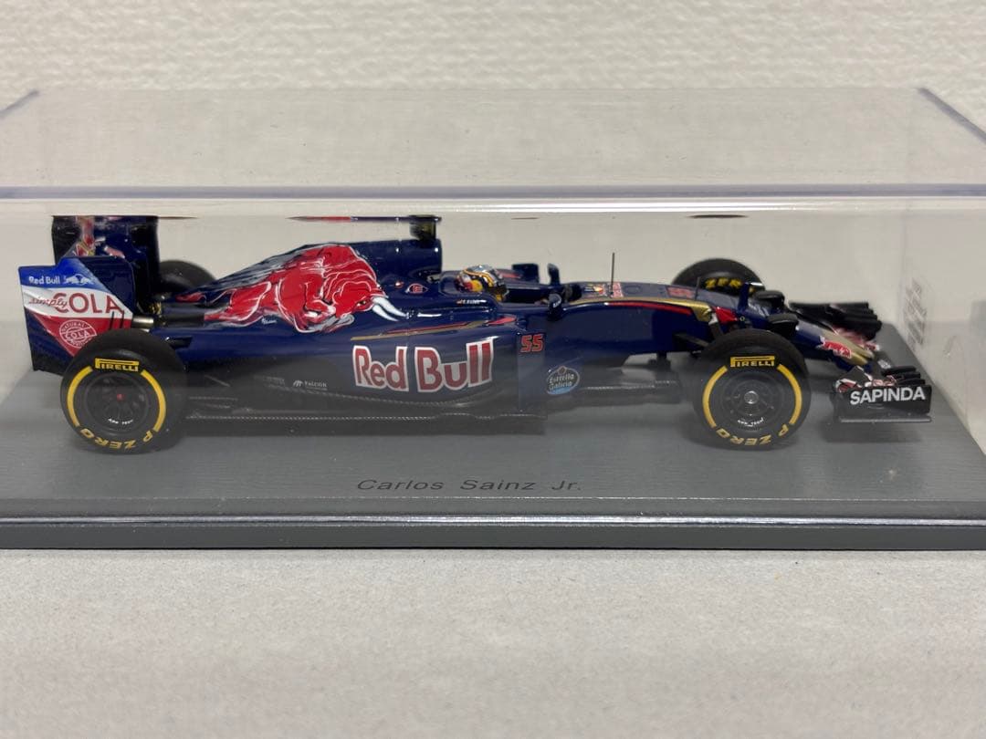 希少品Scuderia Toro Rosso STR11 2016 ミニカー