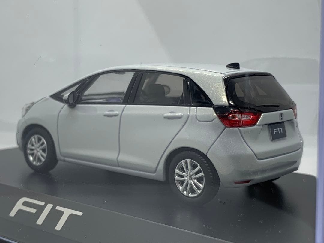 ホンダ　フィット　GR型　サンライトホワイトパール　カラーサンプル　1/43