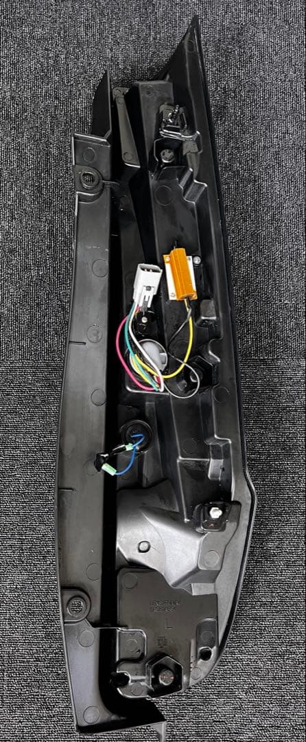 ダズフェローズ LEDテールランプ ヴォクシー80 ブラックスモーク