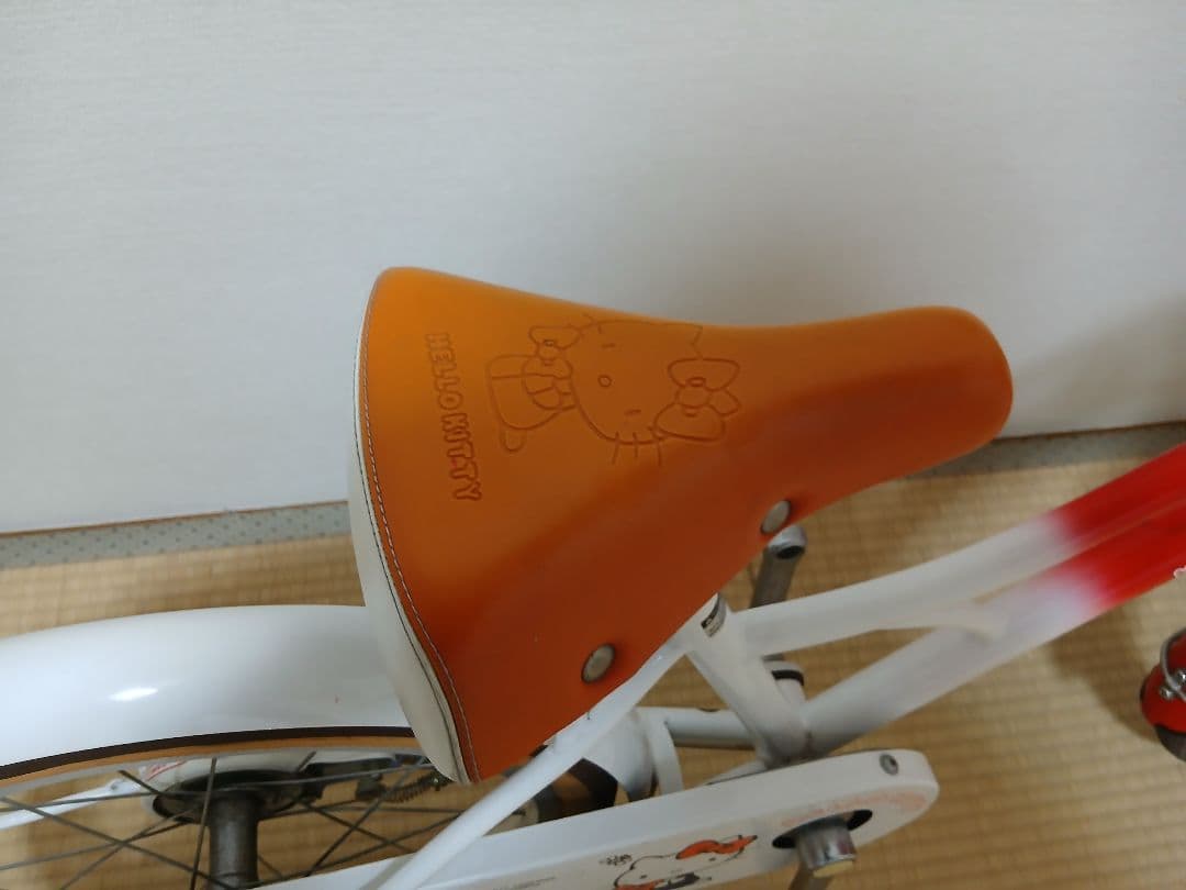 ハローキティ 子供用自転車 赤と白