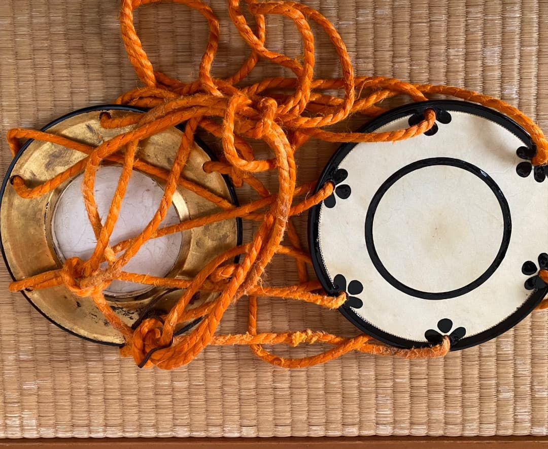 小鼓　締め緒・ハードケース付き