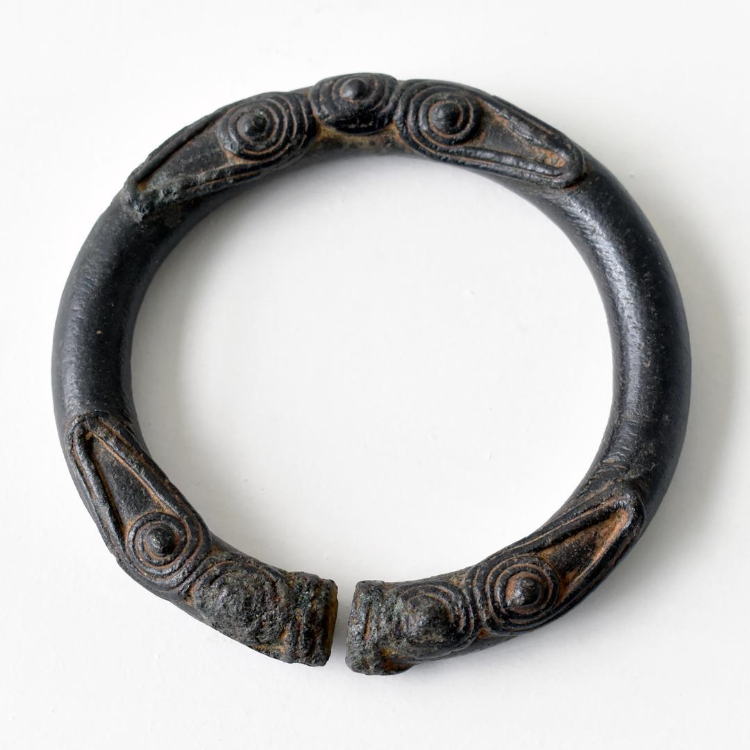 11〜12世紀 カンボジア クメール アンコール王朝期青銅製蓮弁文腕輪バングル