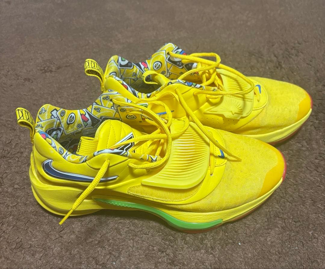 バスケシューズ　ナイキズームフリーク3 ヤニス アデトクンボ　ウノ　イエロー