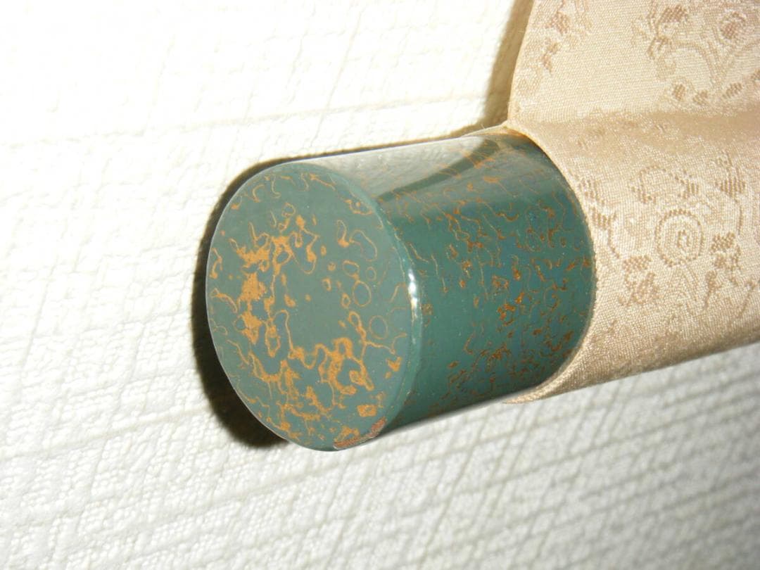 【真作】掛軸　仲田龍安　金魚　人気画家　精密描写　共箱入　O174