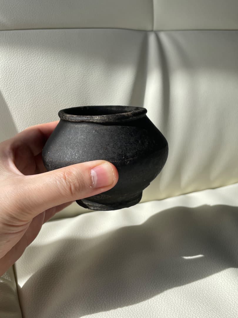 黒高麗塩笥小壺・李朝初期・ぐい呑み