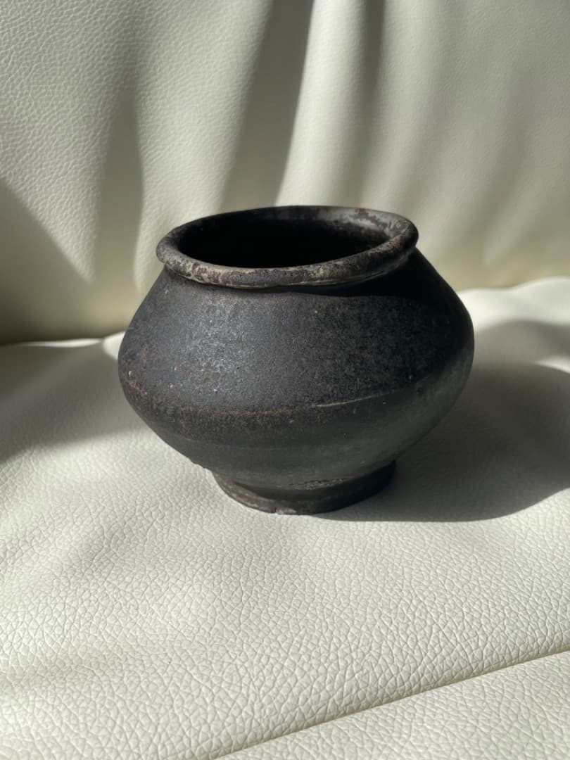 黒高麗塩笥小壺・李朝初期・ぐい呑み