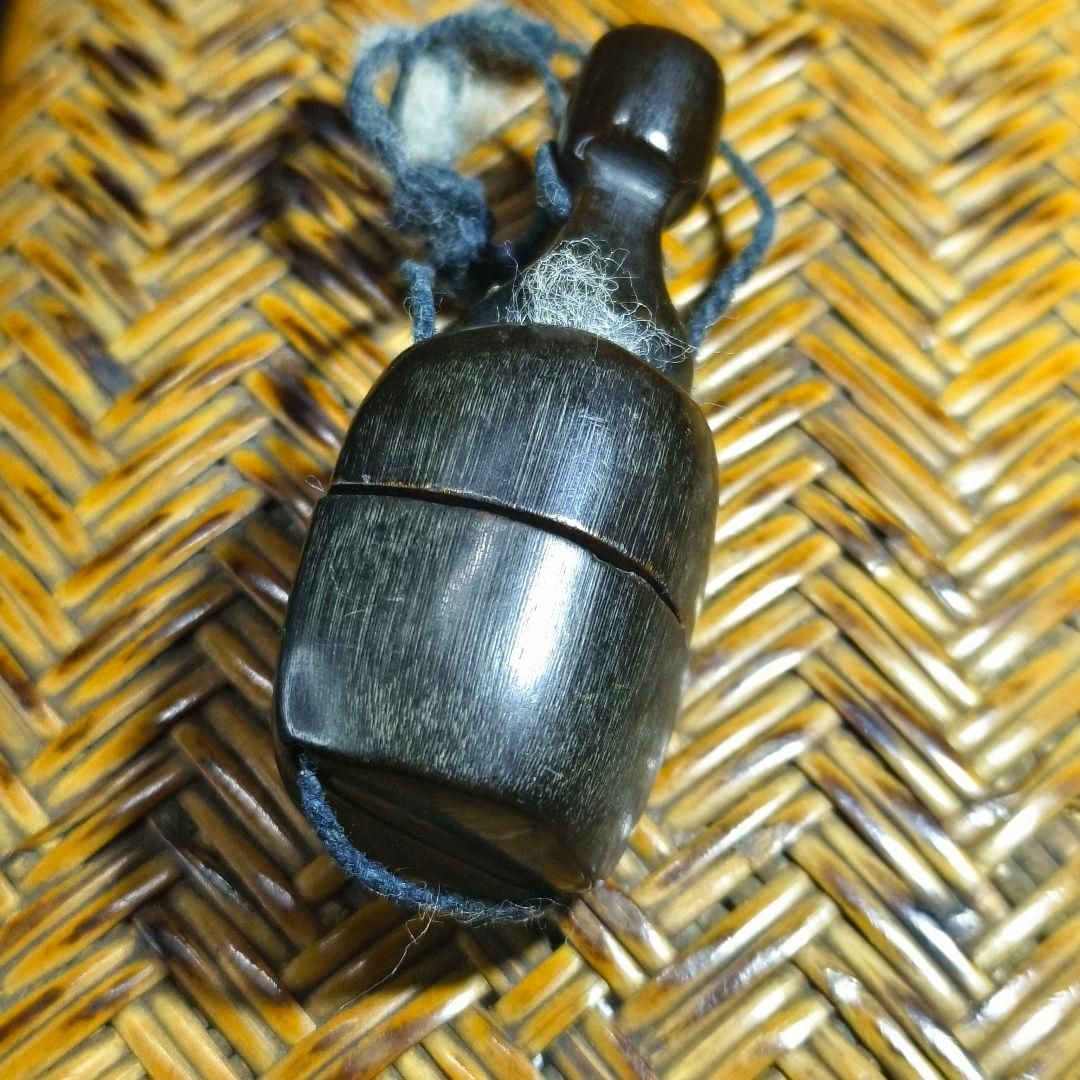 江戸骨董 根付 水牛角細工 印鑑と朱肉入れ 古美術 旧家蔵出し 蒐集家放出 珍品