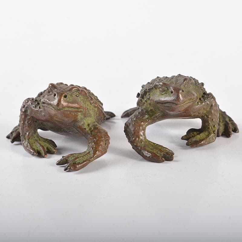 ブロンズ像　古銅　蛙　紙鎮　置物　一對　在銘　C　R6540E