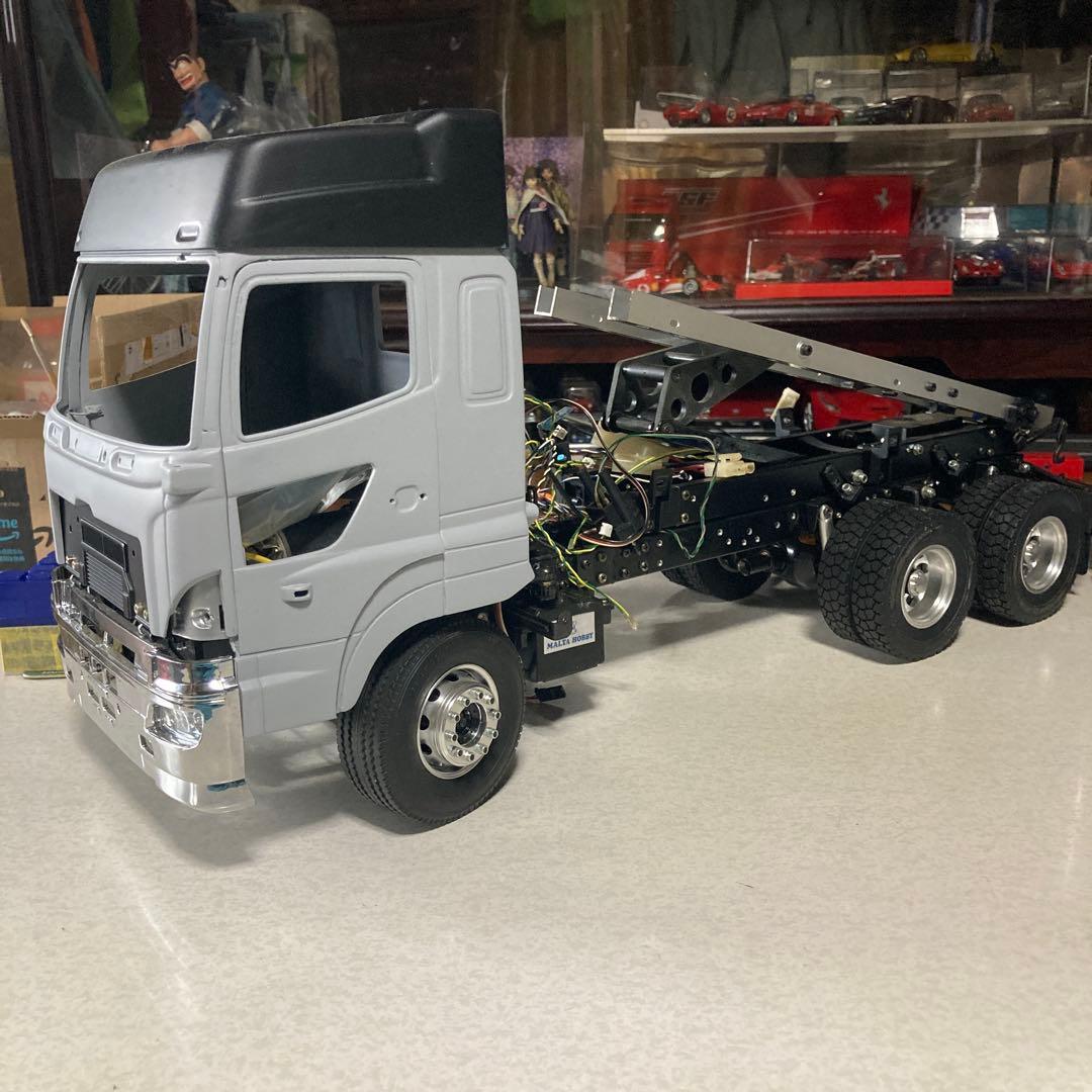 タミヤ1/14LESU日野キャビン加工中