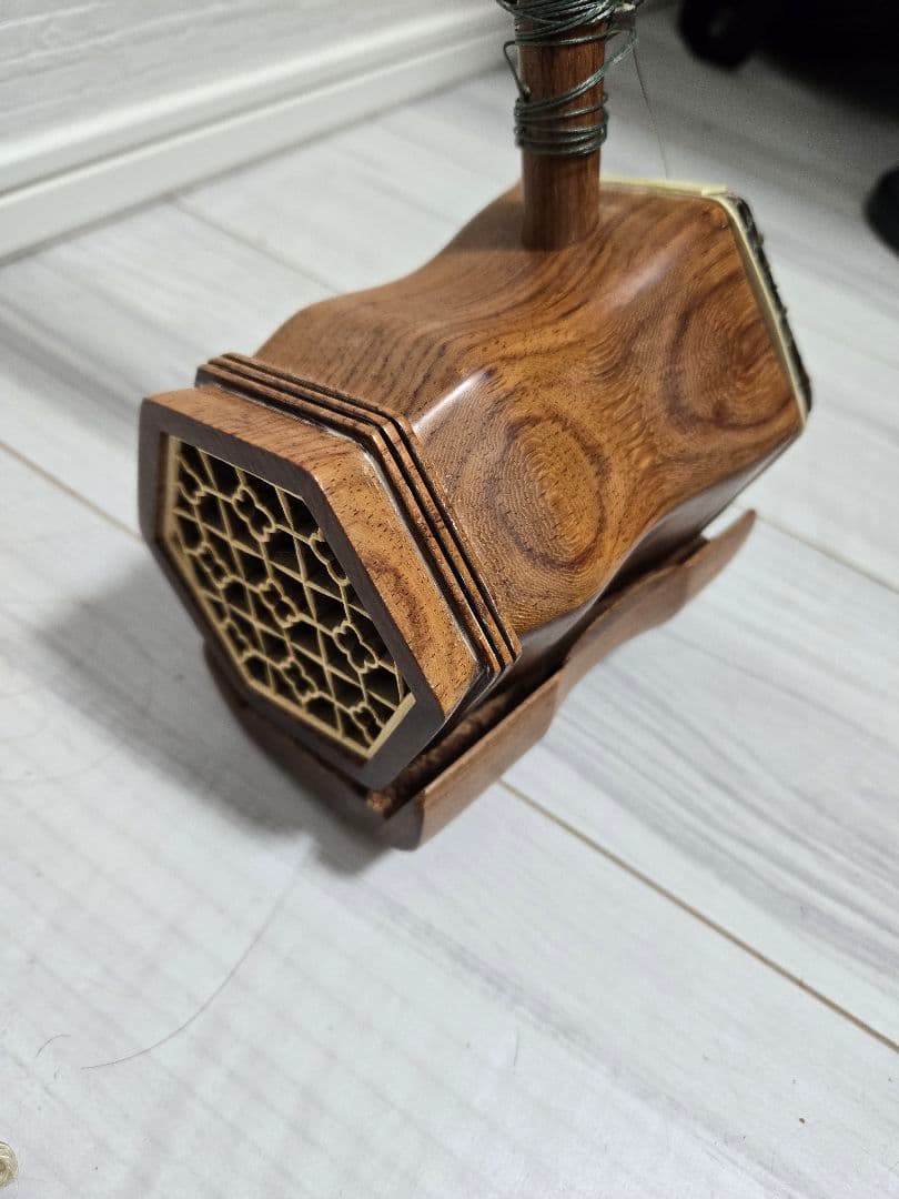 二胡 　希少　十三堂楽器 白紫檀 二胡 601 ケース、 補助教材付き 　良品