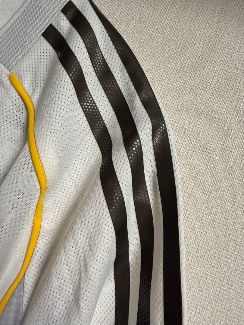 正規品　25-26 レアル・マドリード ホーム オーセンティック ユニフォーム