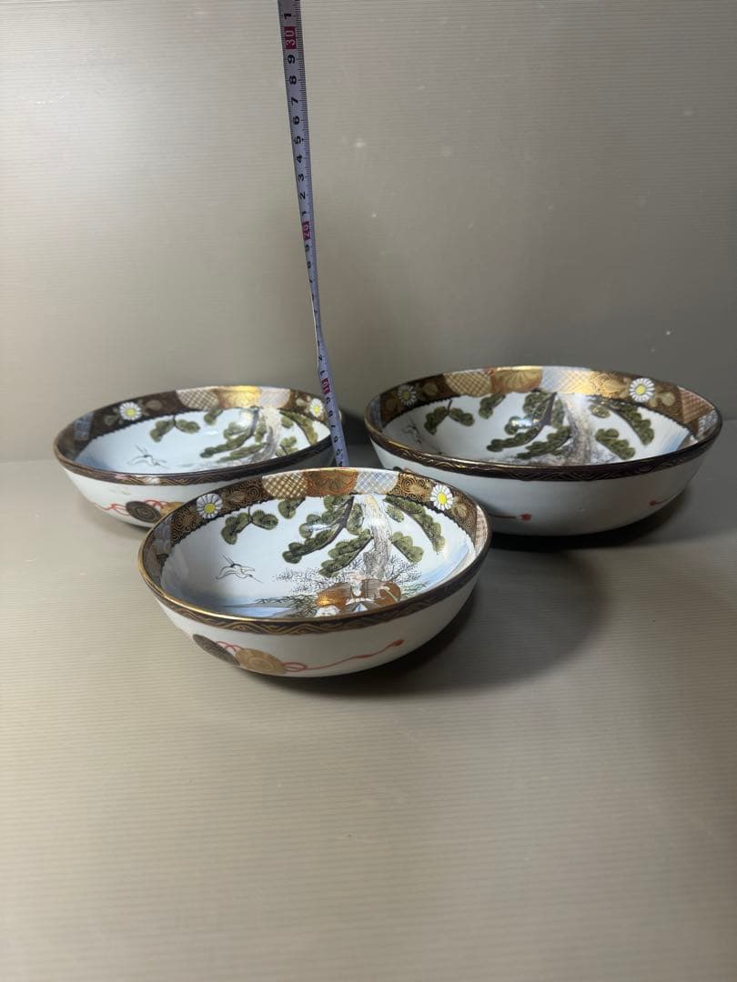 2428 九谷焼　金彩赤絵　人物翔鶴風景図　鉢　3客　時代物