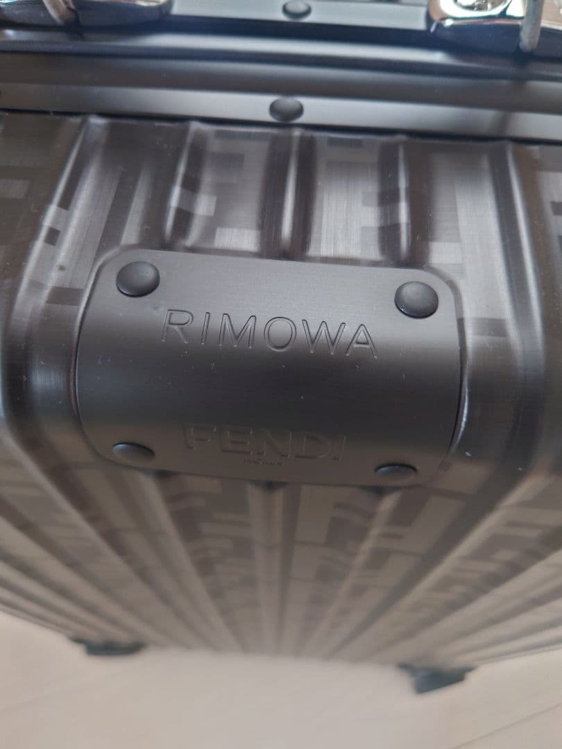 RIMOWA x FENDI ブラックキャリーケース