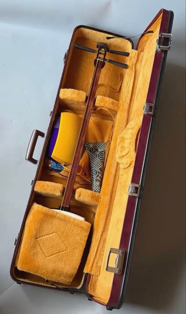 三味線　中竿　皮破れ無し　撥・ハードケースなど付属品多数