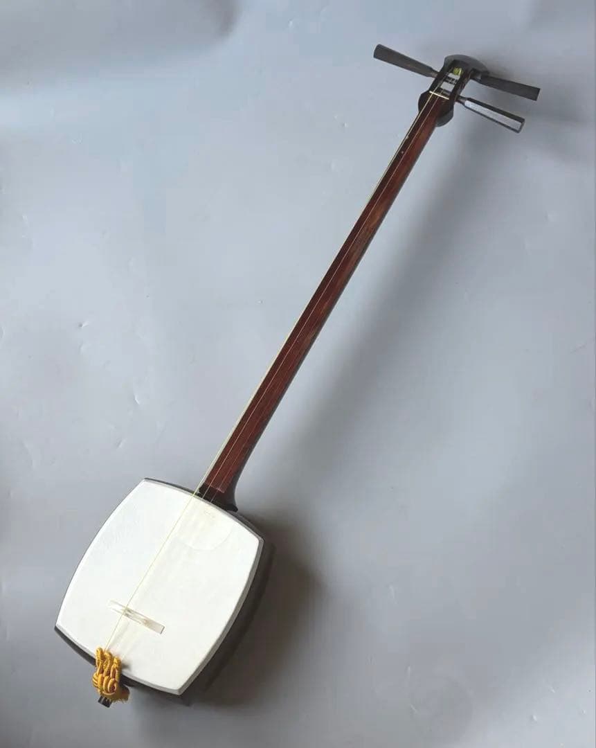三味線　中竿　皮破れ無し　撥・ハードケースなど付属品多数