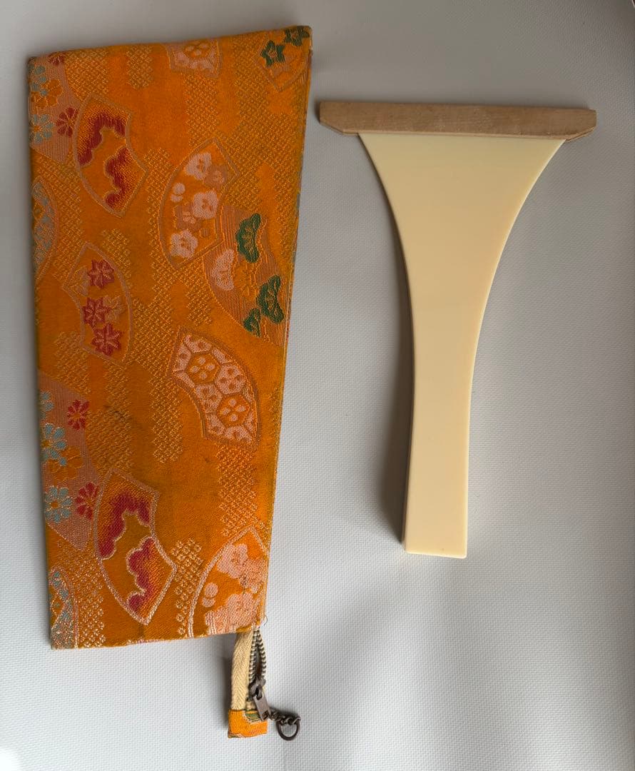 三味線　中竿　皮破れ無し　撥・ハードケースなど付属品多数