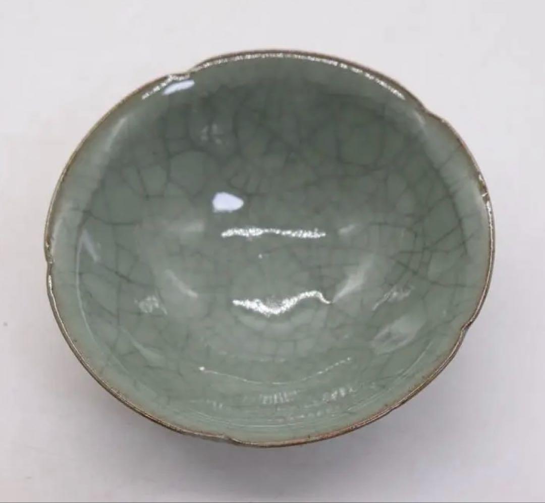 中国　青磁　花口碗　送料込み250930