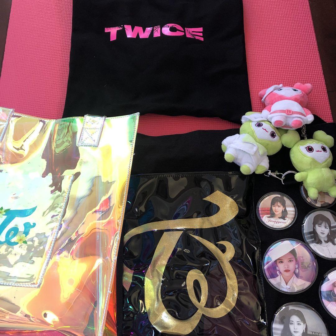 TWICE 公式グッズ
