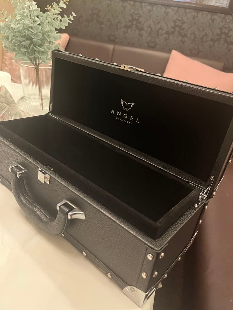 限定在庫！エンジェルの黒！！究極のシャンパンで特別な瞬間を！！