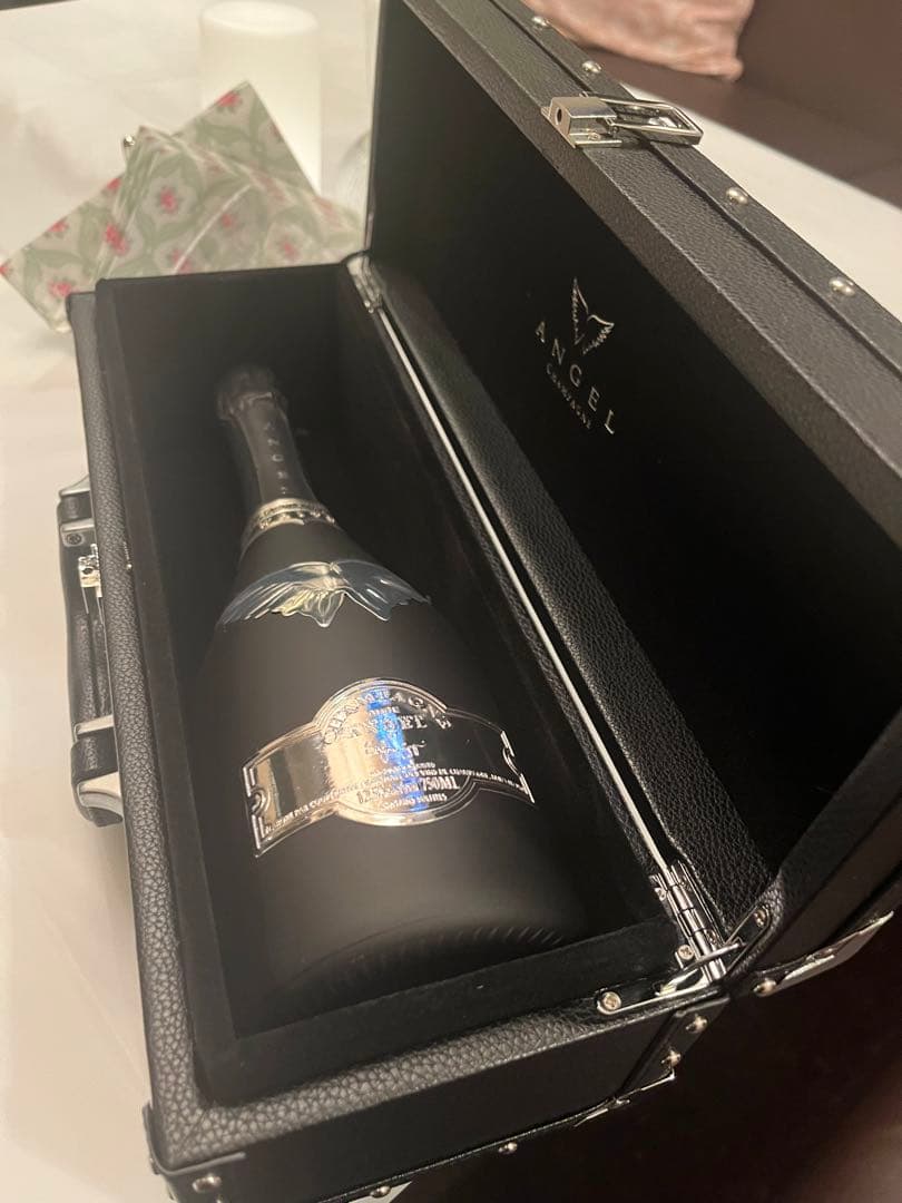 限定在庫！エンジェルの黒！！究極のシャンパンで特別な瞬間を！！