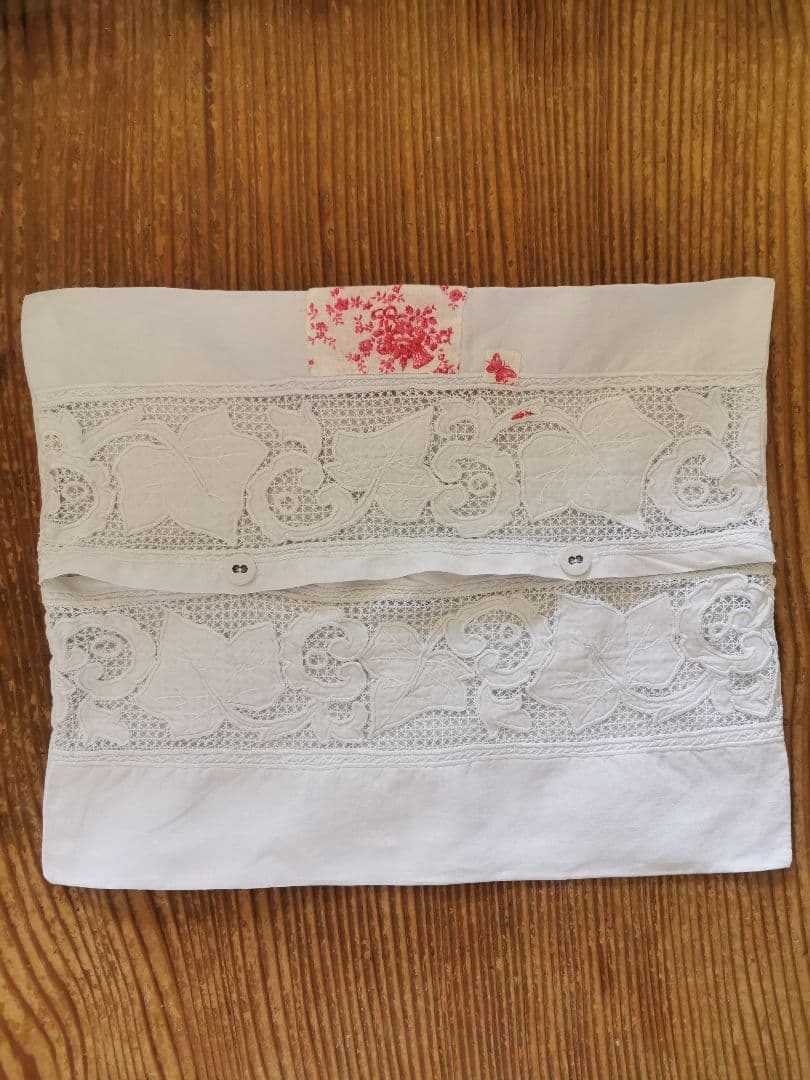 アンティーク オープンカットワーク薔薇レース イニシャル花文字刺繍 リネンカバー