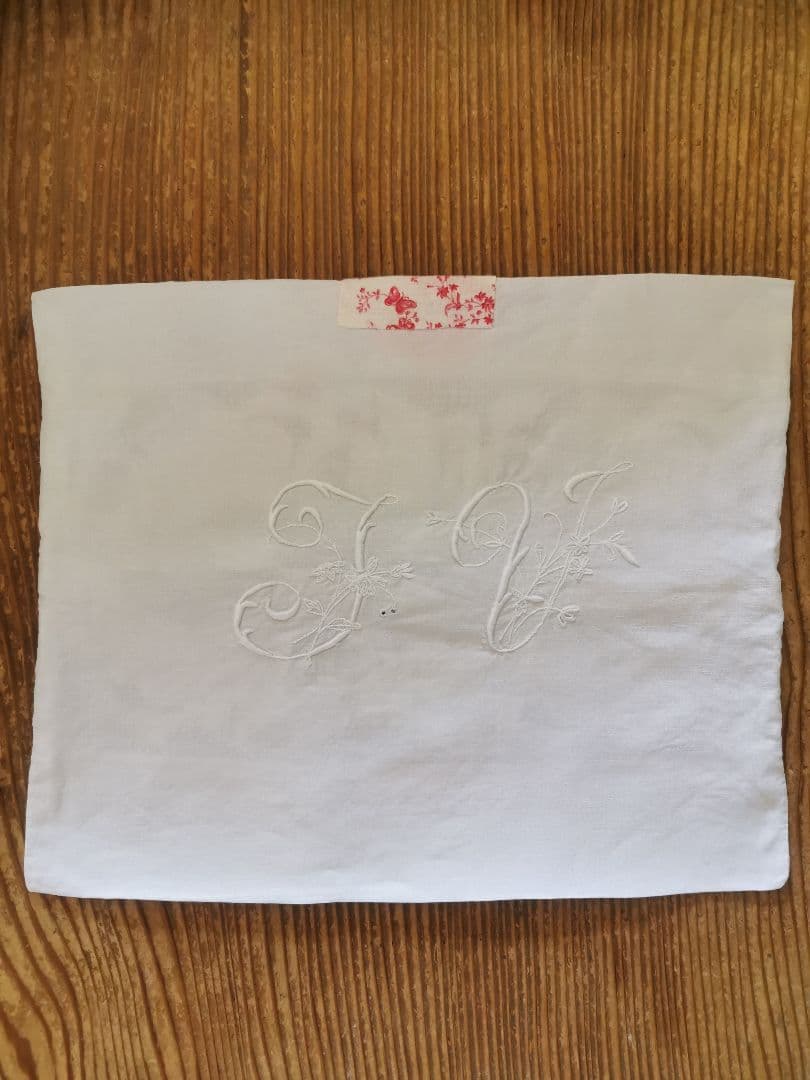 アンティーク オープンカットワーク薔薇レース イニシャル花文字刺繍 リネンカバー