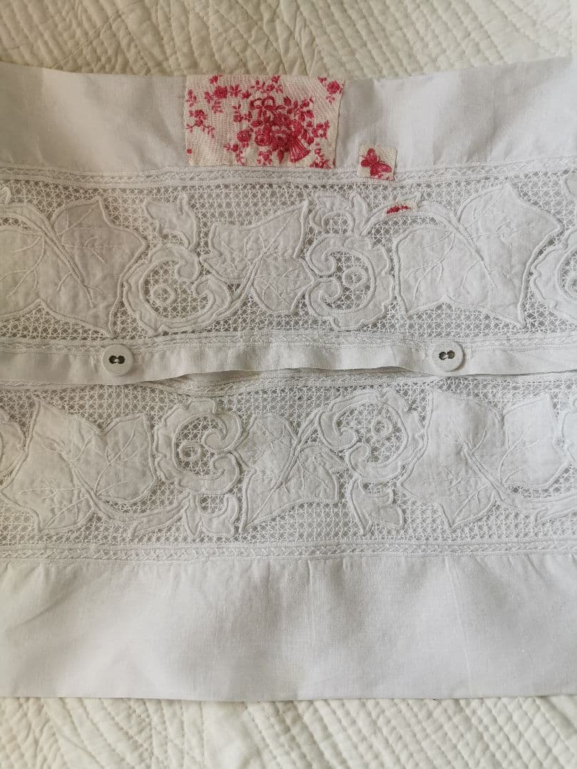 アンティーク オープンカットワーク薔薇レース イニシャル花文字刺繍 リネンカバー