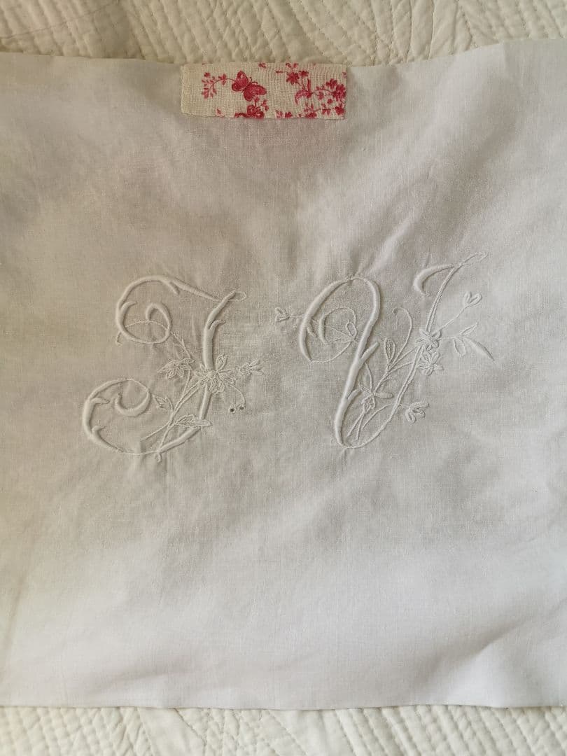 アンティーク オープンカットワーク薔薇レース イニシャル花文字刺繍 リネンカバー