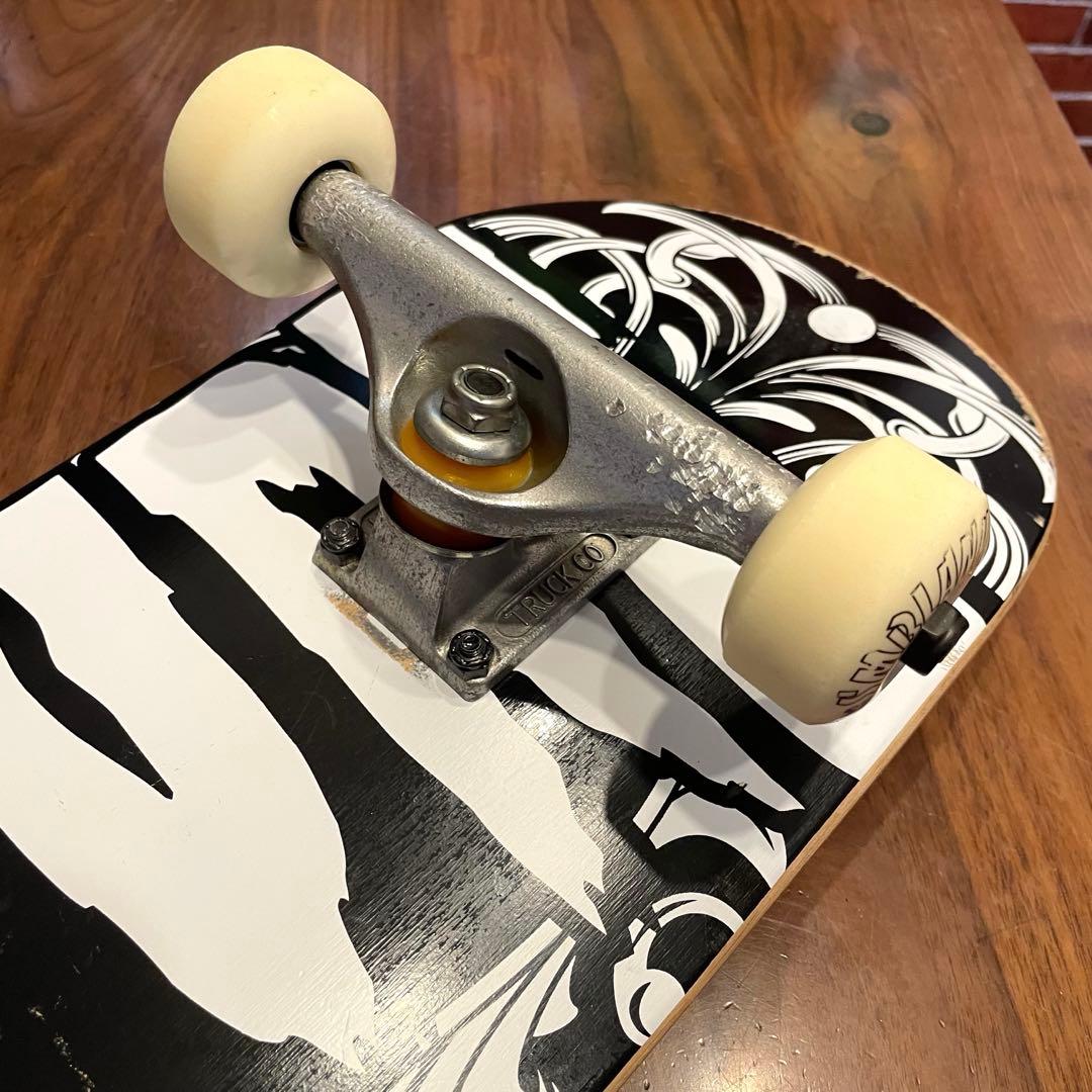 クリーチャー　スケボー　スケートボード　コンプリート　インディペンデント