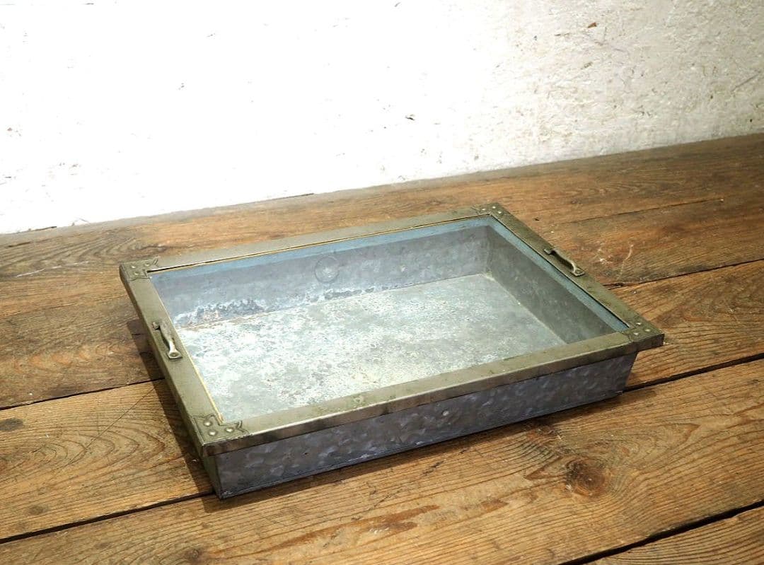 1366 昭和レトロなブリキのガラスケース　飾り棚　駄菓子屋　陳列棚　ビンテージ