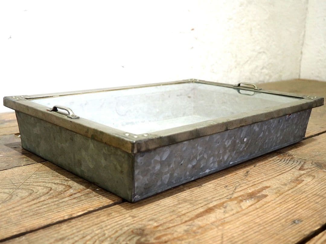 1366 昭和レトロなブリキのガラスケース　飾り棚　駄菓子屋　陳列棚　ビンテージ