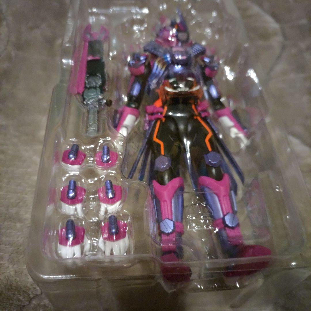 【美品】S.H.Figuarts 仮面ライダー ヴァルバラド 東映 バンダイ