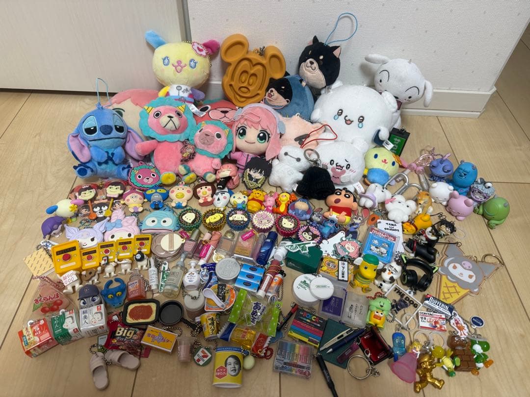 【大量まとめ売り】ガチャガチャ キーホルダー ディズニー サンリオ 等