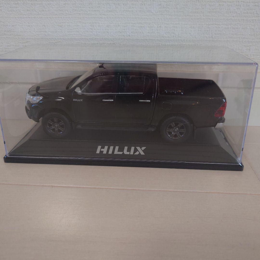 HILUX 1/30スケール 黒モデルカー