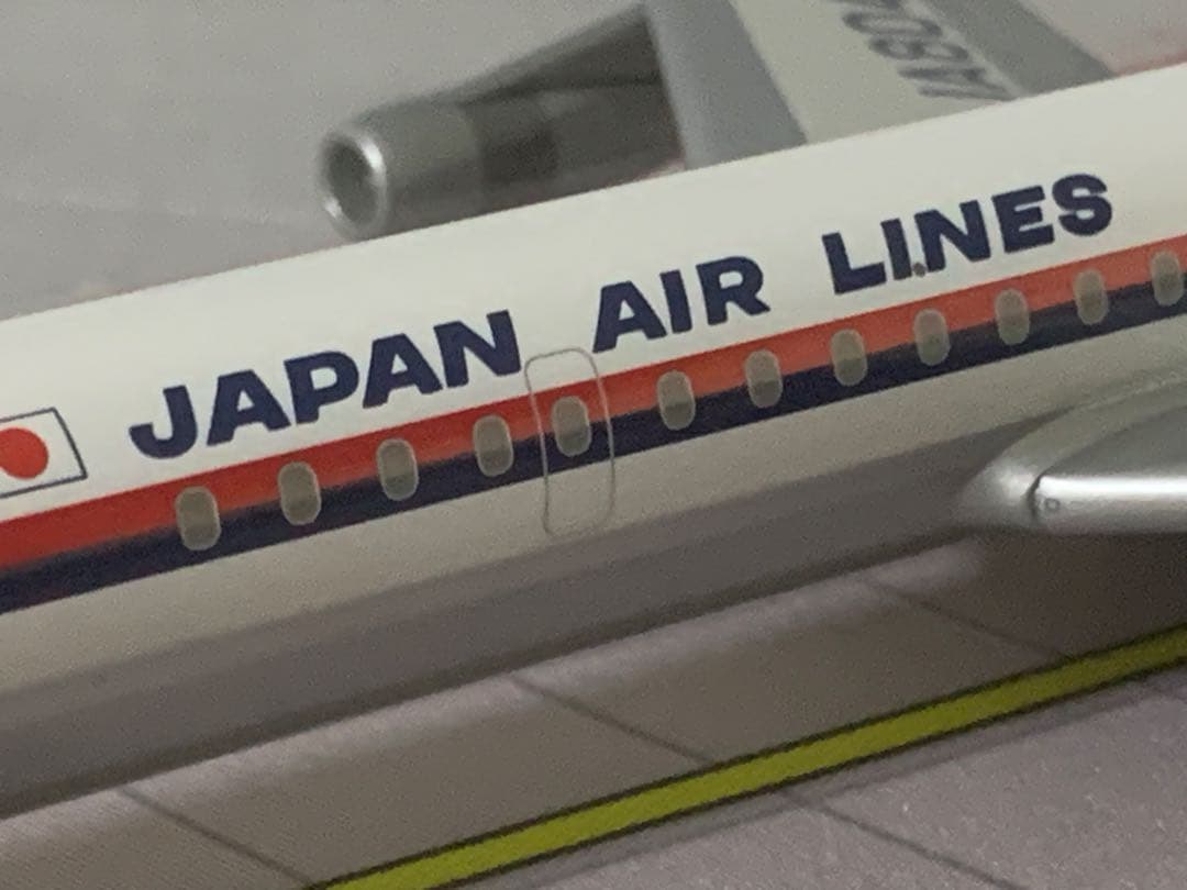 ｊａｌｕｘ公式モデル１／２００日航ＤＣ８－６１プラスティック樹脂製完成品