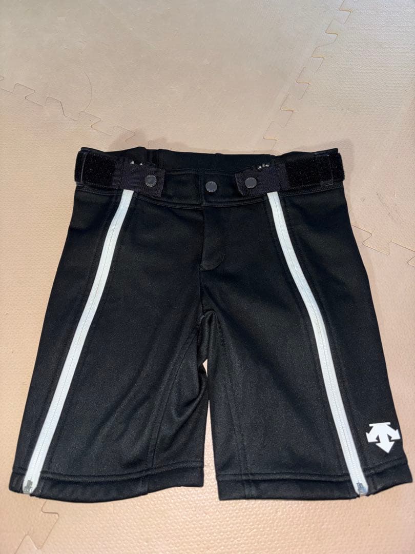 スキー　ハーフパンツ　140 美品　黒×白　DESCENTE
