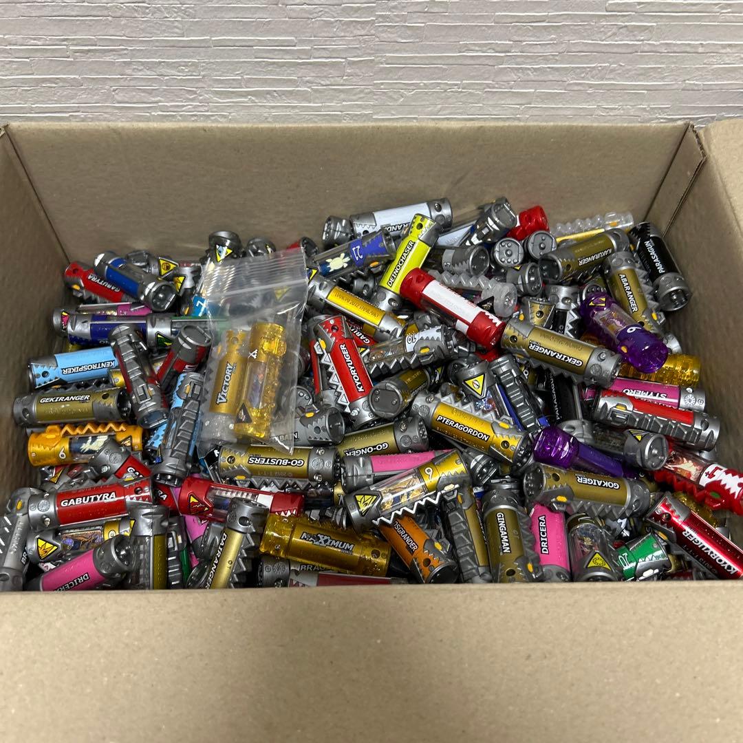 【人気戦隊】獣電戦隊キョウリュウジャー　獣電池345本まとめ売り　レア　限定品