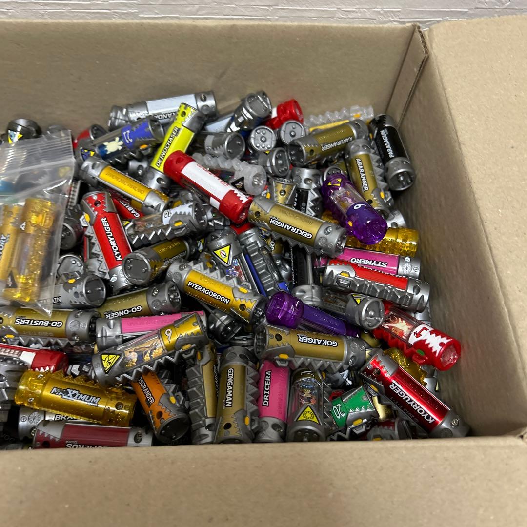 【人気戦隊】獣電戦隊キョウリュウジャー　獣電池345本まとめ売り　レア　限定品