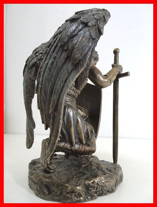 主を賛美する盾を持ち、跪く大天使ミカエル　レジン製モデル　中古　Mイ-365