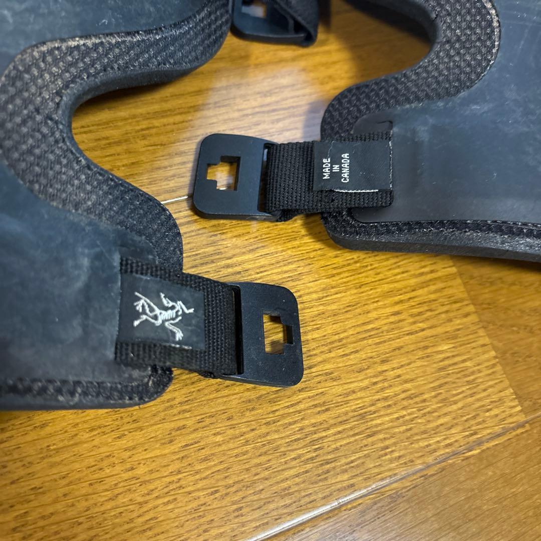 Arc'teryx(アークテリクス)☆実物 ニーパッド　黒