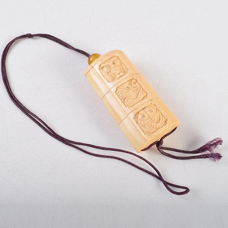 時代提げ物　獣骨彫刻　梟龍魚彫　印籠　薬入　緒締め玉　C　9204