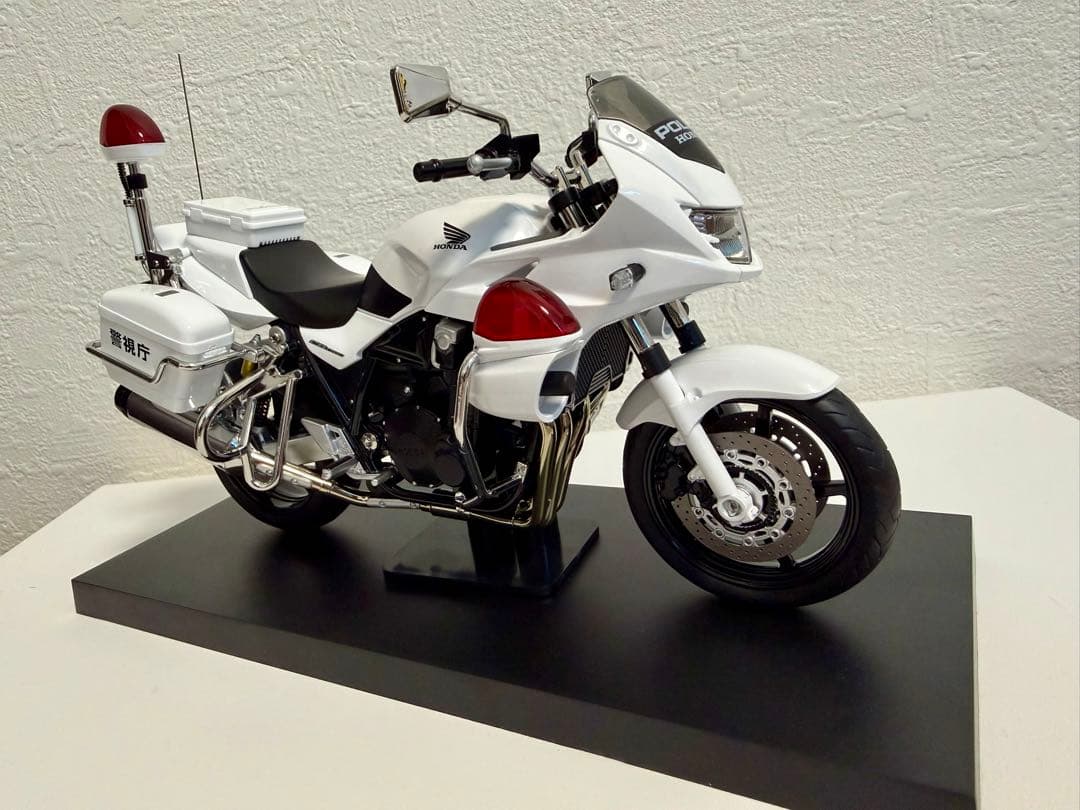 【限定】3000台 HONDA CB1300P 白バイ新型 LED 警察グッズ